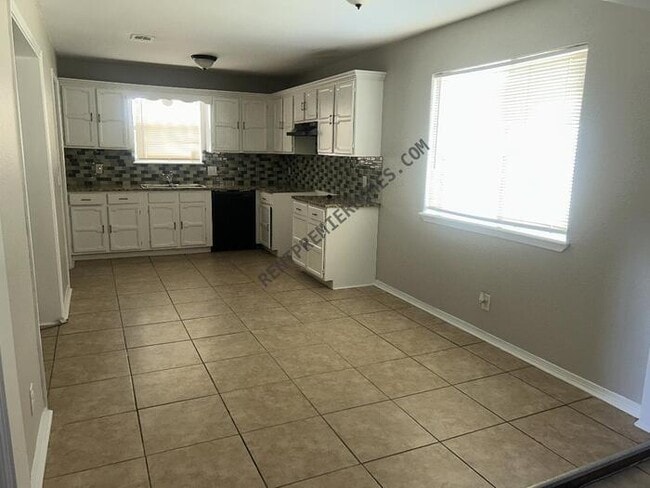 Photo - 2843 S 140th E Ave