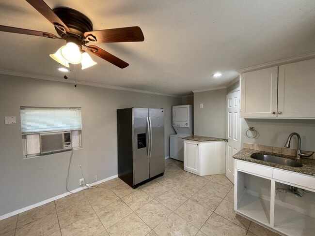 Photo - 2203 Mercedes Rd