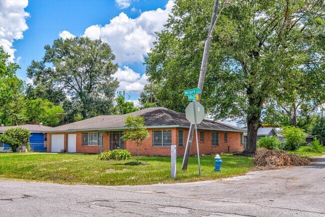 Photo - 5611 Milart St