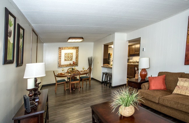 Photo - Woodlake Village Apartments