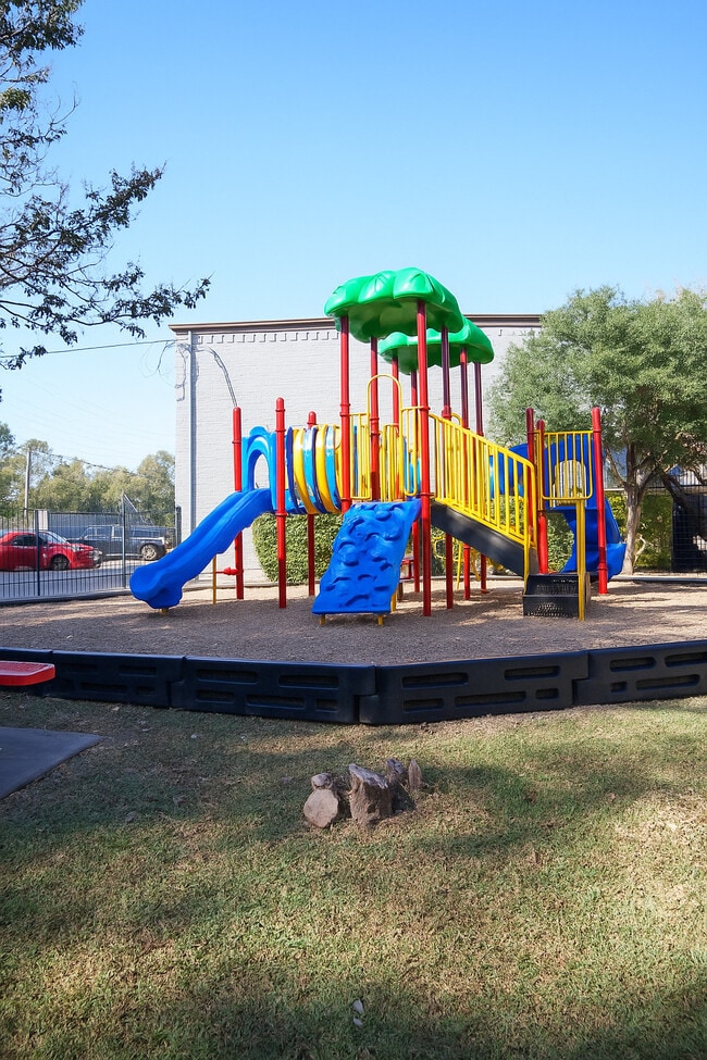 Building Photo - Greenhill Apartments