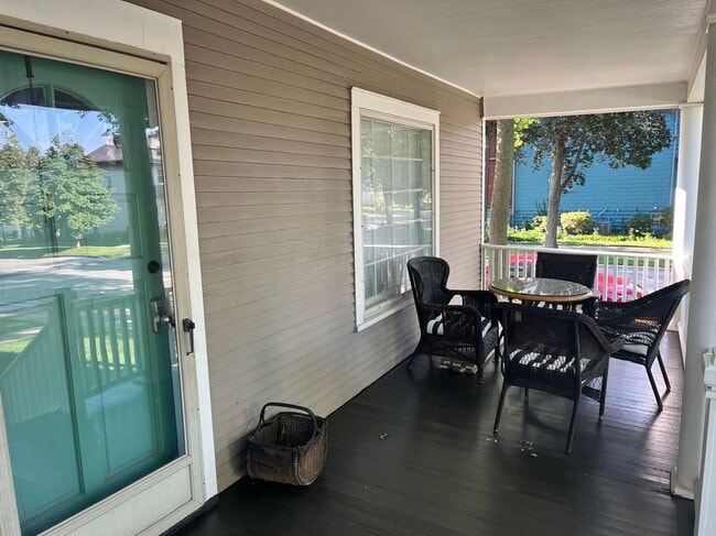 Photo - 544 Lyman Ave