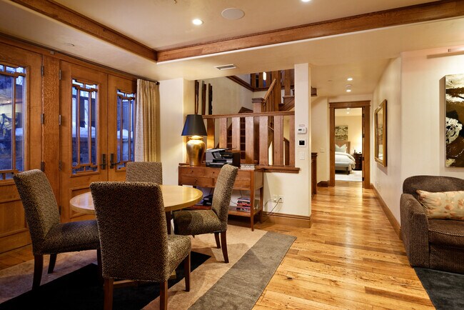 Photo - 330 W Bleeker St