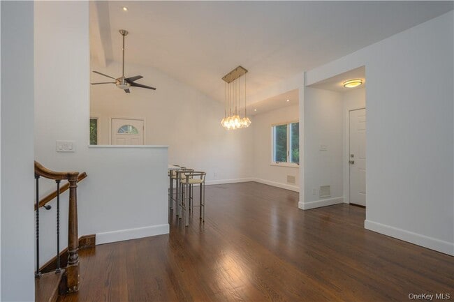 Photo - 691 Wilmot Rd