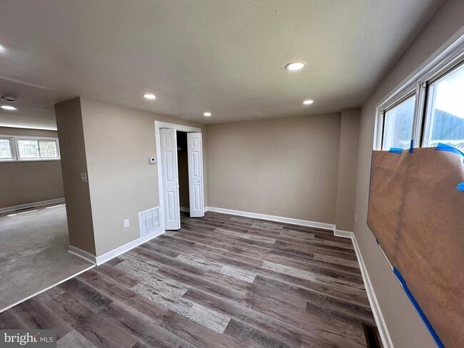 Photo - 8039 Gough St