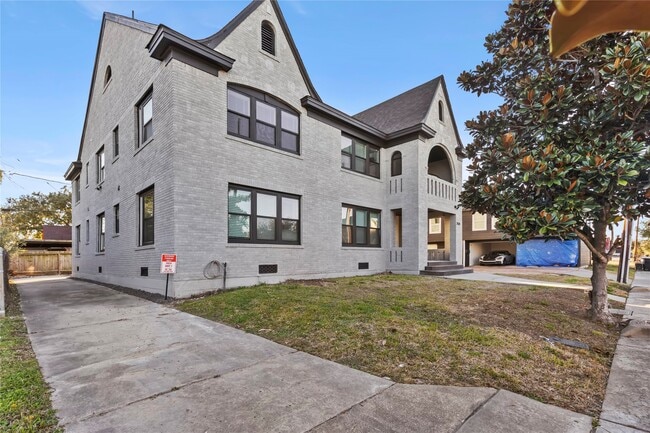 Building Photo - 2824 Blodgett St