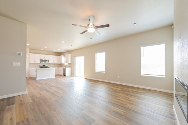 Photo - 2190 Christina St
