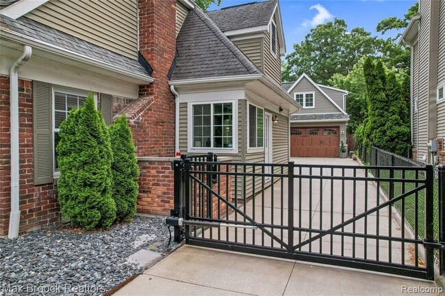 Photo - 2120 Buckingham Ave