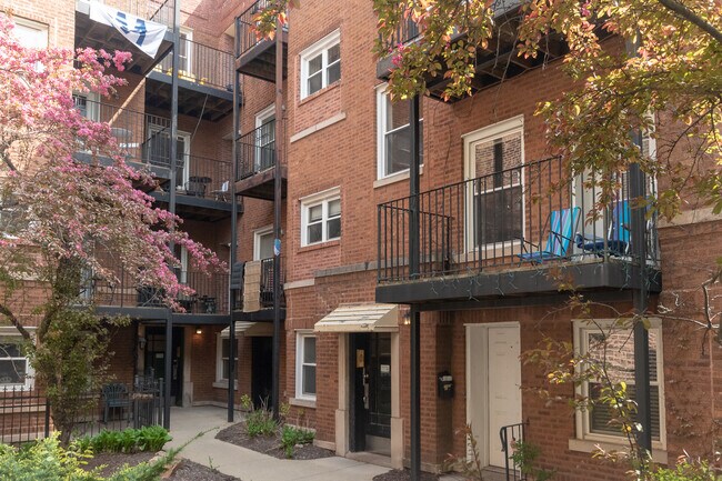 Photo - 1022-1024 W Dakin St