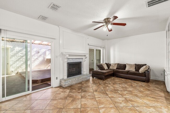 Photo - 10788 Briar Forest Dr Unidad 5/19