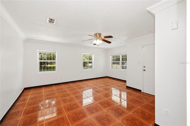 Photo - 808 S Ivey Ln