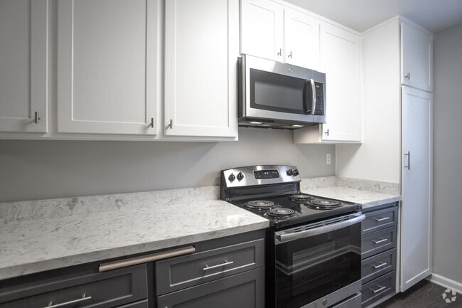 2BR, 1.5 BA-1020 SF