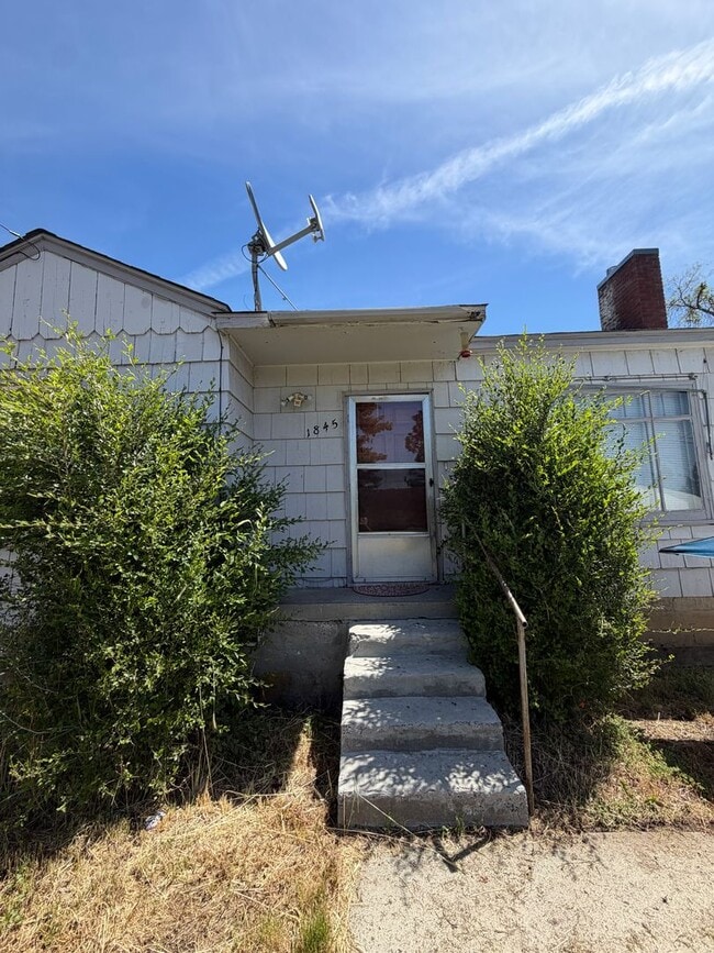 Photo - Adorable House with Large Yard, 1.2 Miles from Oregon Tech and Sky Lakes Medical Center!