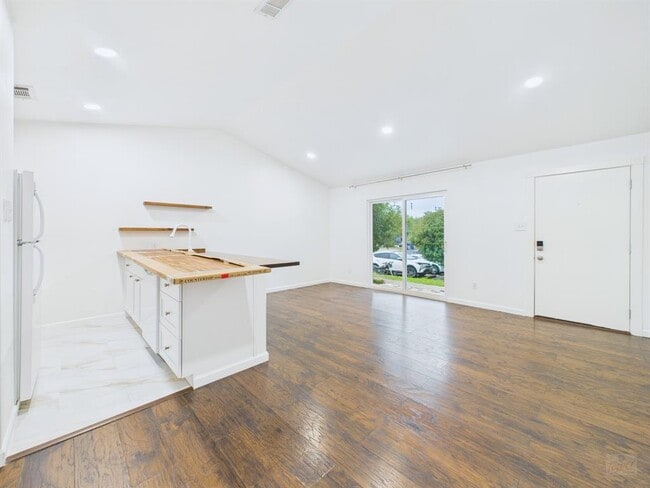 Photo - 1303 Hollow Creek Dr