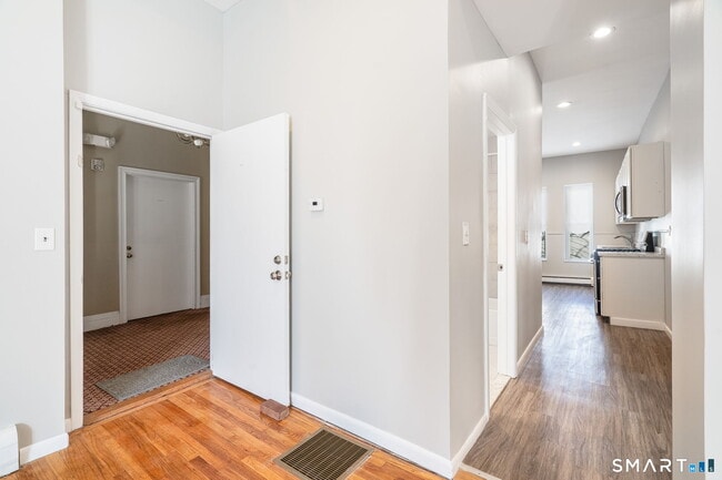 Photo - 300-302 Soundview Ave