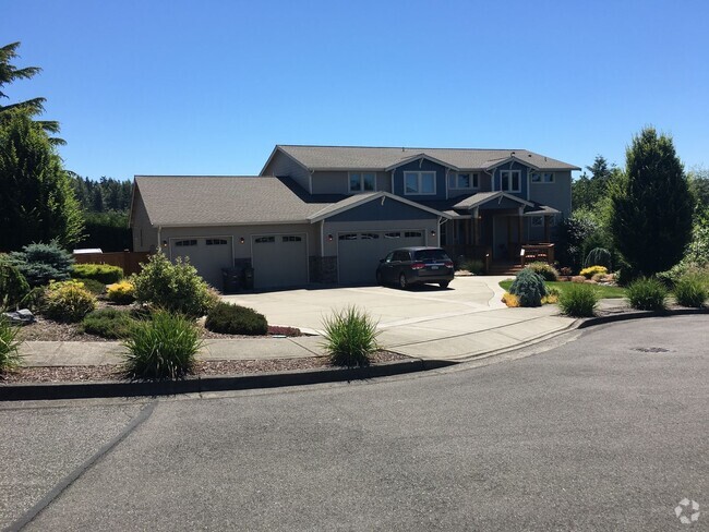 Building Photo - Custom Rental Home Puyallup with View