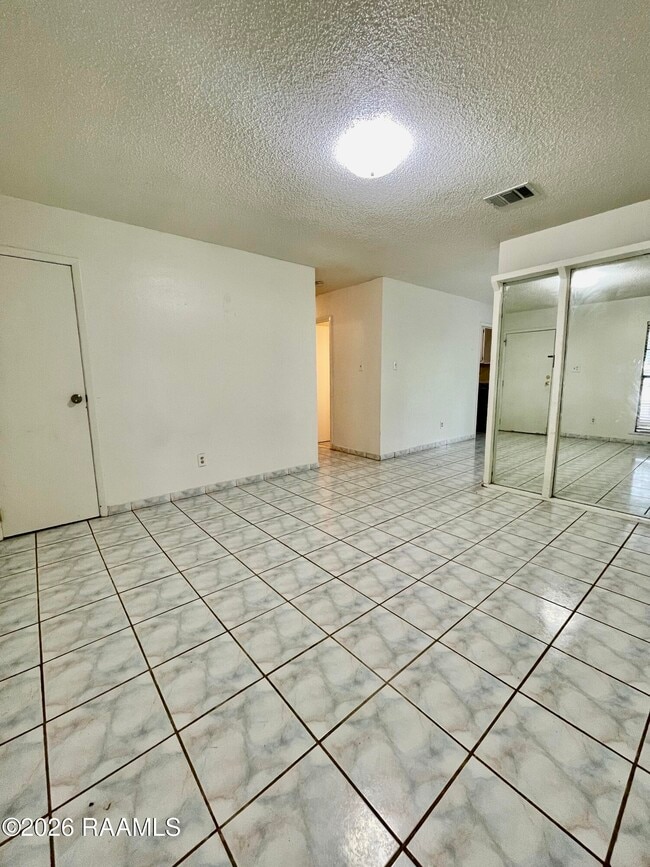 Photo - 203 Crystal Ln