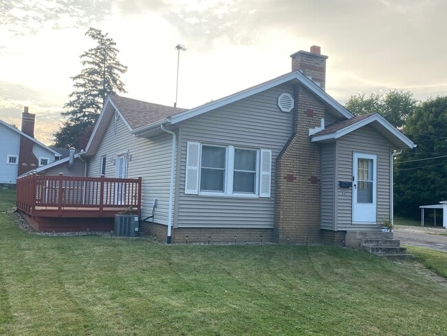 Photo - 2617 Maple Ave NE