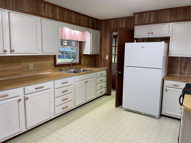 Photo - 2 BED 2 BATH HOME. $1,300 RENT $1,300 DEPOSIT