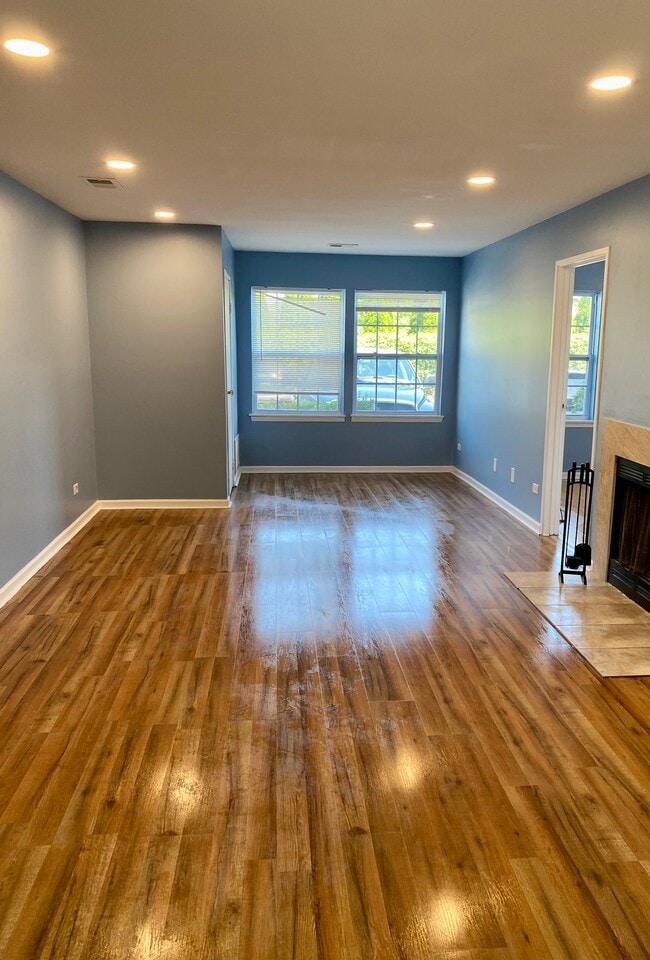 Building Photo - 1362 E Wyndham Cir Unit 101 Rental
