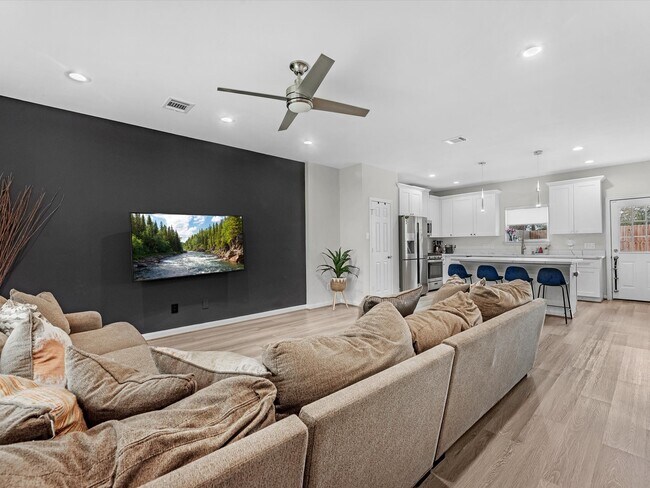 Photo - 8407 James Franklin St