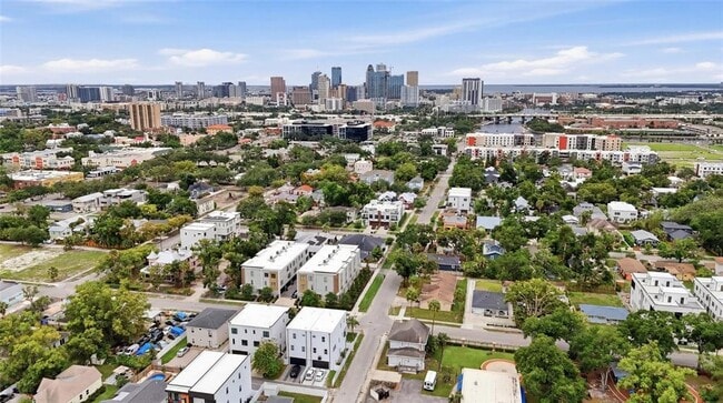 Photo - 215 W Columbus Dr