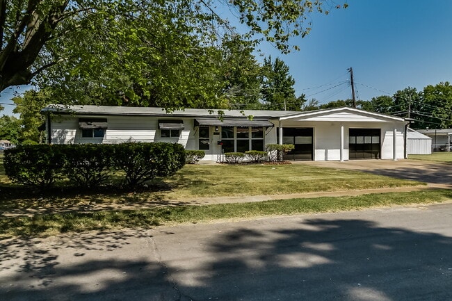 Photo - Charming & Modern 3 Bed / 1 Bath Home in F...