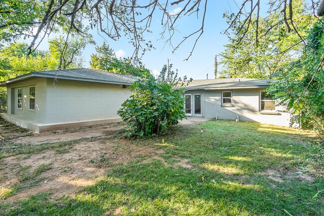 Photo - 9600 NE 11th St