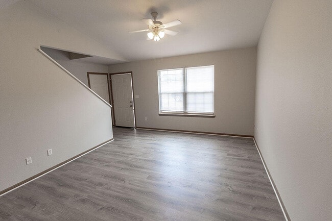 Photo - 2117 N Ballenger Ln