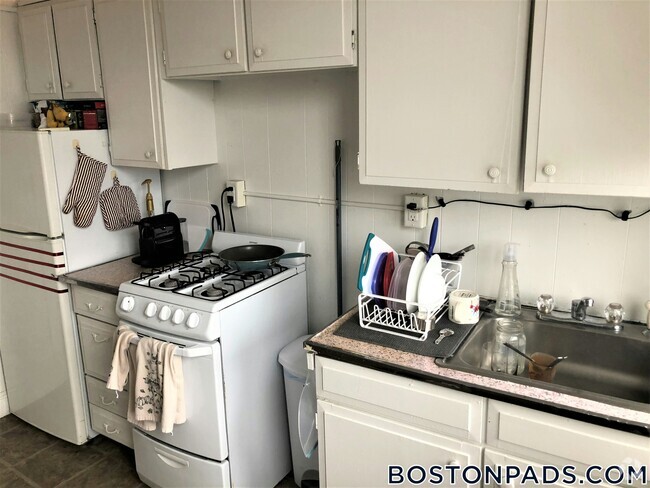 Building Photo - 1820 Commonwealth Ave Rental