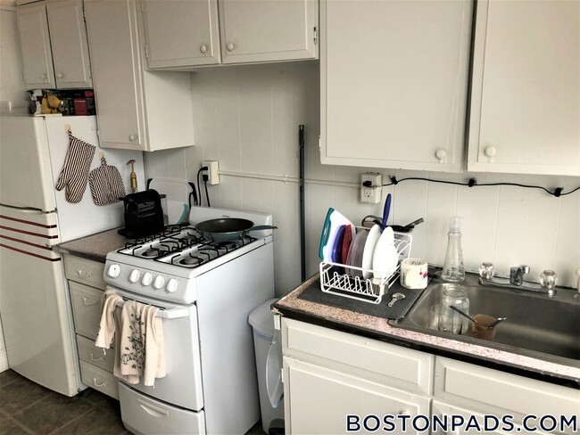 Building Photo - 1820 Commonwealth Ave Rental