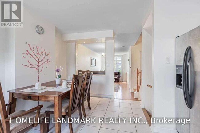 Photo - 66K Finch Ave W
