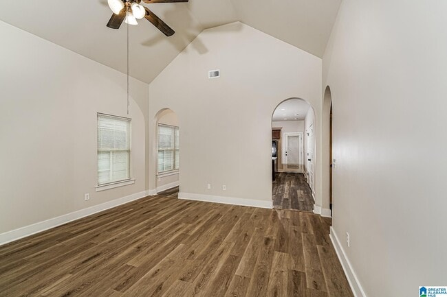 Photo - 915 Maple Trce