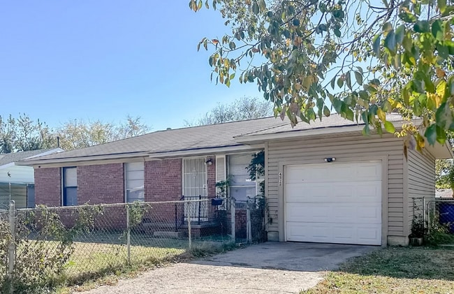 Photo - 3 bed/1 bath!