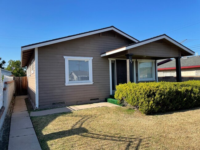 Photo - 119 W 109th Plz