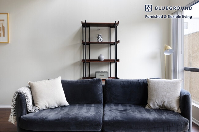 Photo - 747 Gayley Ave Unidad FL4-ID1188