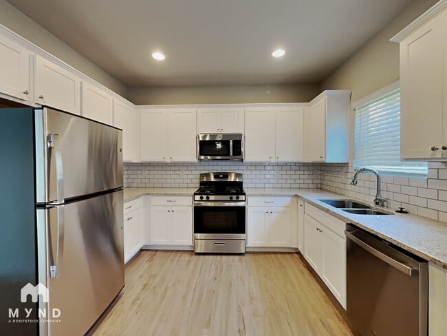Photo - 418 S Fortune Way