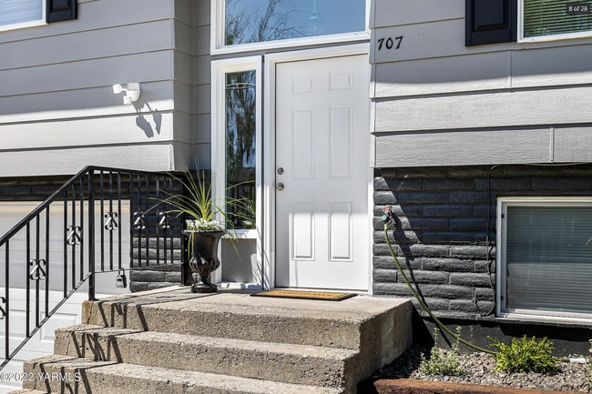 Photo - 709 W Cherry Ave