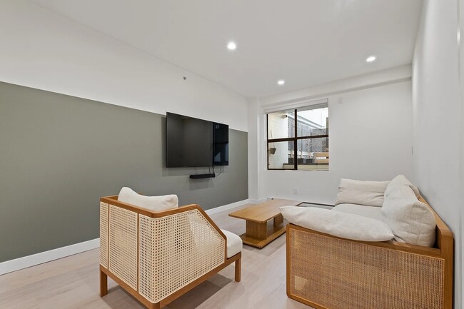 Building Photo - 382 Powell St