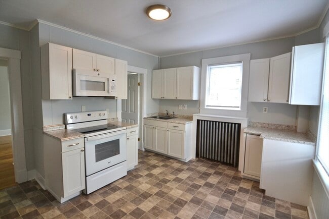 Building Photo - 208 Irving St Unit 1L