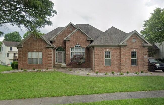 Building Photo - 402 Willow Creek Dr