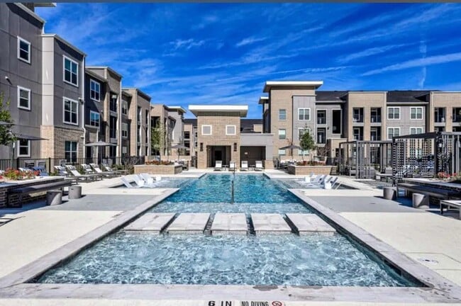 Building Photo - 4000 Anserra Trl Unit B