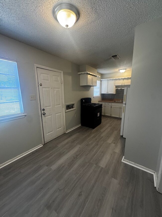 Photo - Located in Lawndale 3/1