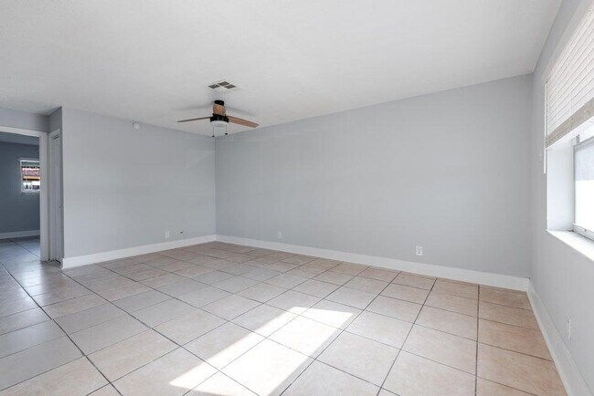 Photo - 801 NE 3rd St