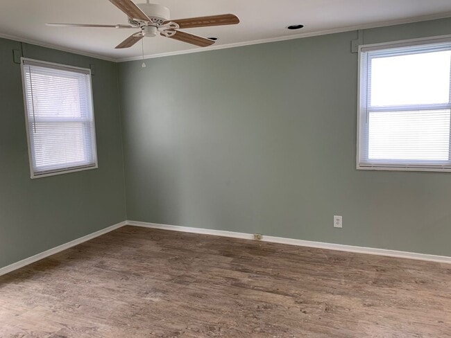Photo - 614 N Tremont Dr