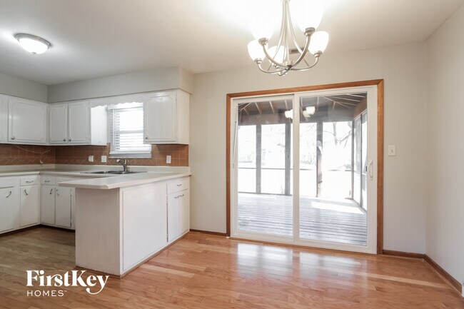 Photo - 8141 S East St