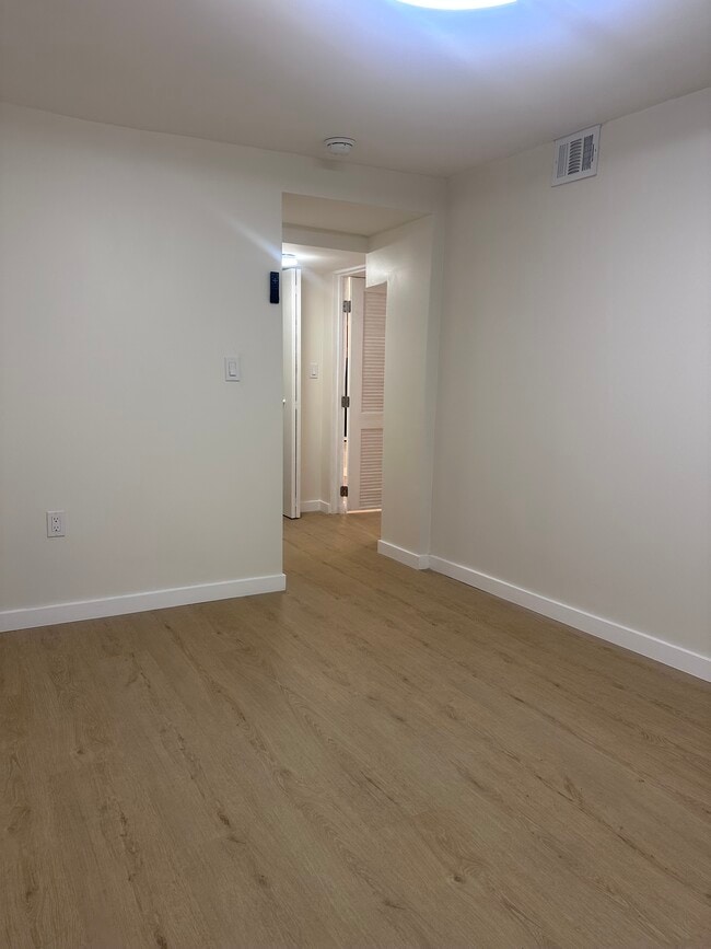 Photo - 3225 Chestnut St NE Unidad B