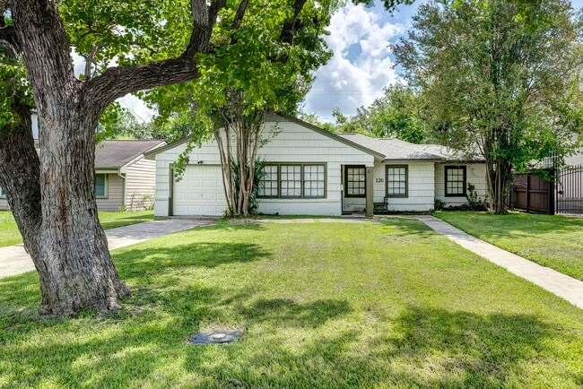 Building Photo - 126 Pamellia Dr Rental