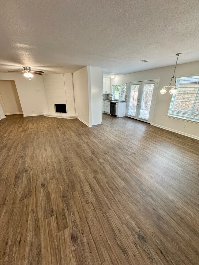 Photo - 3003 Lemmontree Ln