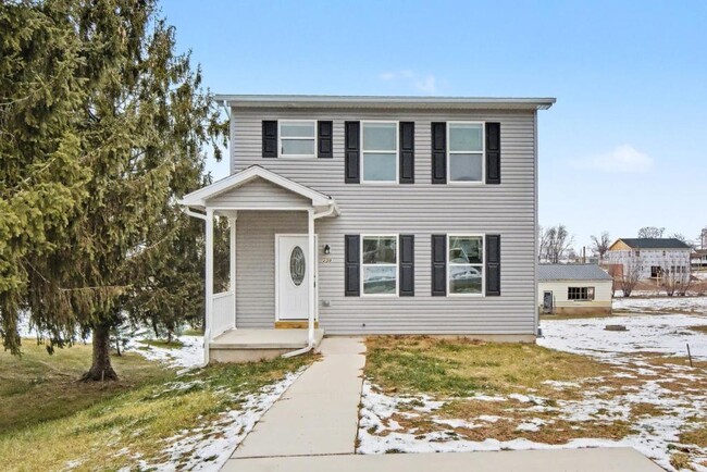 Building Photo - 239 W Broad St